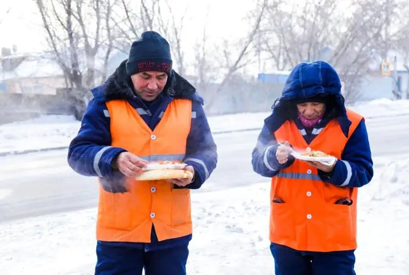 Горячие обеды и бесплатное такси: столичные мечети организовали благотворительную акцию