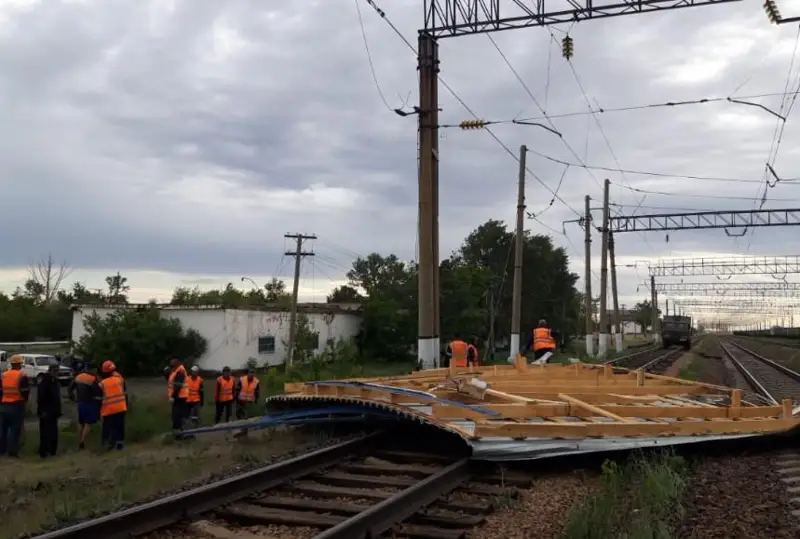 Ветер сорвал крыши школы и котельной в Павлодарской области