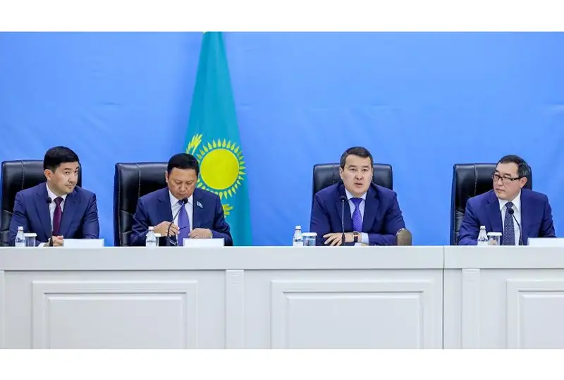 ءاليحان سمايىلوۆ الماتى وبلىسىنىڭ جاڭا اكىمىن تانىستىردى