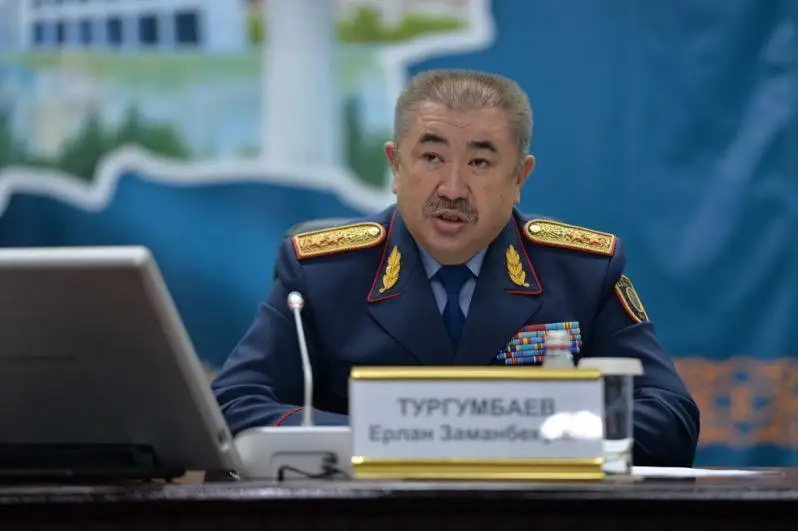 ҚР Ички ишлар вазири ёлғиз онани алдаган фирибгарни ушлаш учун  Россияга полициячиларни жўнатди