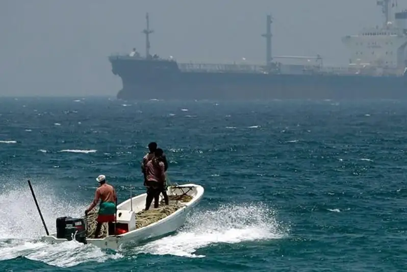 Эрон ҳудудида Ироқ кемасини қароқчилар босиб олди