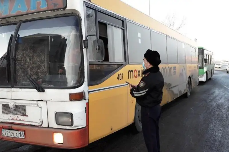 سەمەيدە اۆتوبۋس جۇرگىزۋشىلەرى ەكى اپتادا 256 رەت ەرەجە بۇزدى