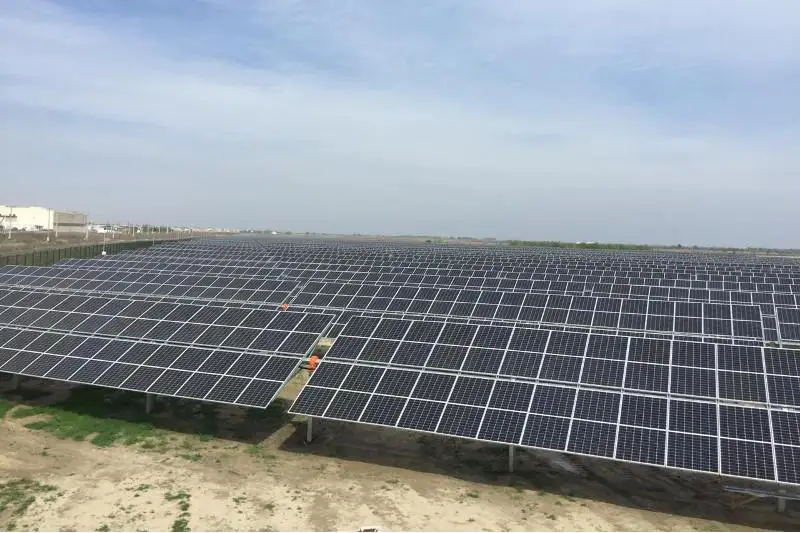 杰特赛太阳能发电站投入使用
