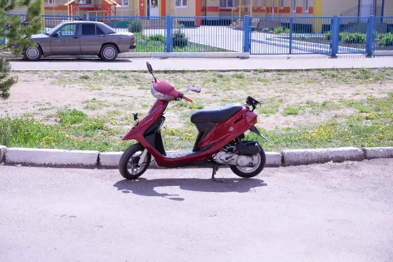 Нетрезвый скутерист едва не разбился в Петропавловске