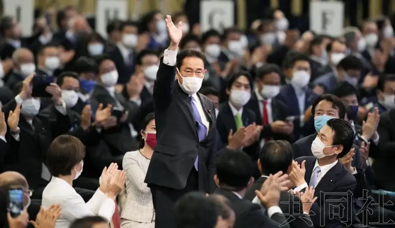 岸田文雄当选日本自民党第27任总裁 将出任首相
