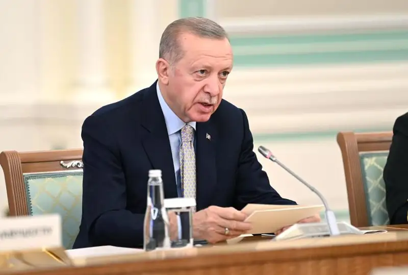 Jahandyq turaqsyzdyq beleń alǵan shaqta túrki memleketteriniń yntymaǵyn nyǵaıtý qajet - Erdoǵan