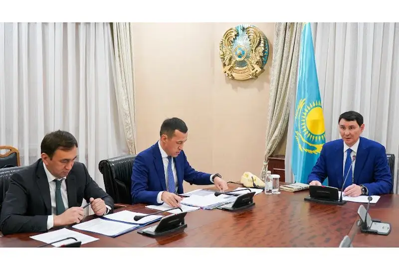 Ҳукуматда иқтисодиётни кредитлаш масалаларига бағишланган йиғилиш бўлиб ўтди