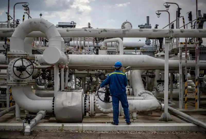 Нефтнинг жаҳон нархи сезиларли даражада арзонлашди ва 90 доллардан пастга тушди