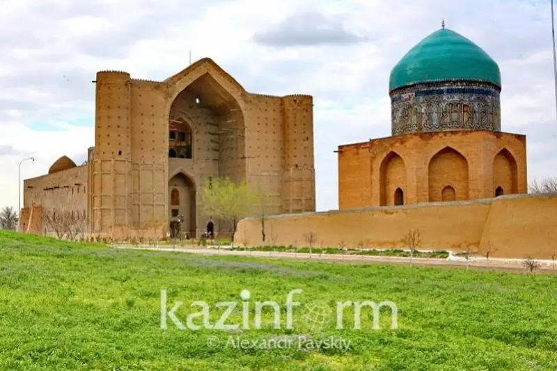 ءومىرزاق شوكەيەۆ ياساۋي كەسەنەسىنىڭ ءبۇلىنىپ جاتقانى تۋرالى اقپاراتقا تۇسىنىكتەمە بەردى