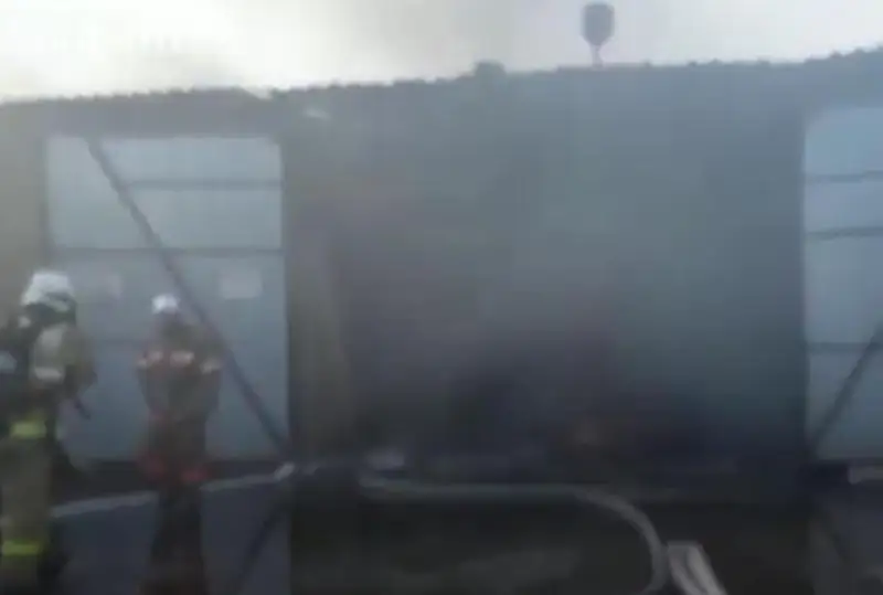 Складское здание бывшего кирпичного завода горело в Шымкенте