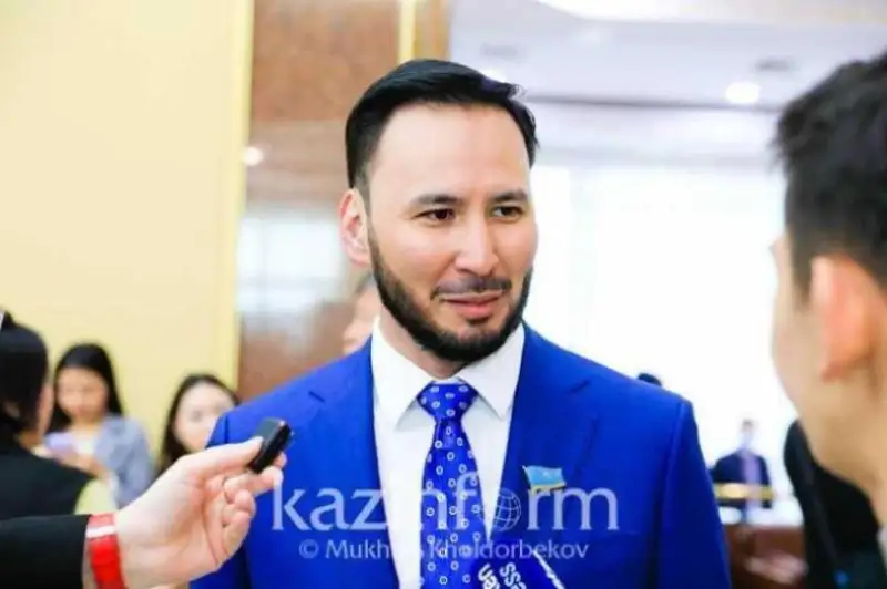 ايداربەك قوجانازاروۆ: ۇكىمەتكە ەكىنشى مۇمكىندىك بەرەمىز – 6 اي