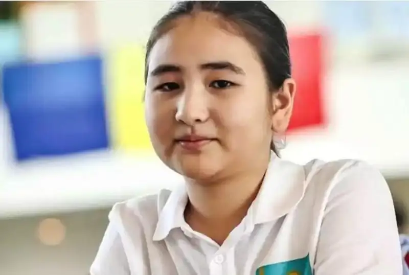 Атираулик ёш шахматчи уч карра жаҳон чемпиони бўлди