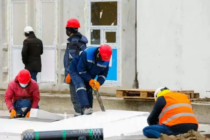 قازاقستاندىق قۇرىلىسشىلار كاسىبي مەرەكەسىن اتاپ وتۋدە