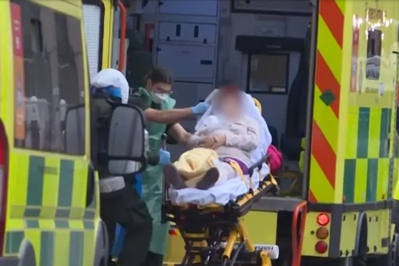 Буюк Британияда коронавирус юқтириш бўйича  янги  антирекорд ўрнатилди