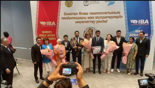 تاريحتا العاش رەت چەمپيونداردىڭ انالارىنا اقشالاي سىي بەرىلدى