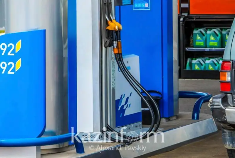 Бензин нархи Қозоғистонда йил охиригача ўзгармайди