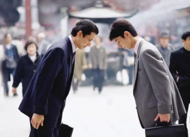 جاپوننىڭ ءۇي شارۋاسىنداعى ايەلدەرىنىڭ ءوزى عالامدىق ماسەلەنى ويلايدى