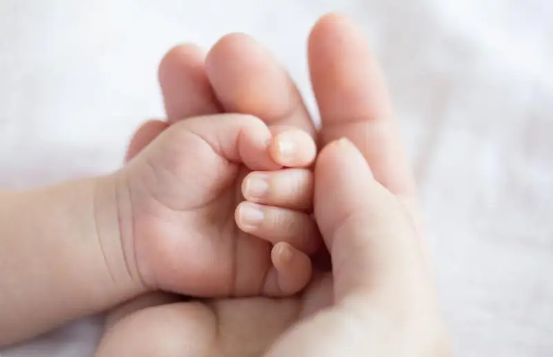 قازاقستاندا بالانىڭ تەگى رەتىندە اكەسىن ەمەس، اناسىن جازدىرۋعا بولا ما؟