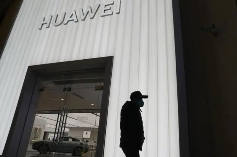Оқ уй АҚШ компанияларига Huawei маҳсулотларини экспорт қилиш учун лицензия беришни тўхтатди