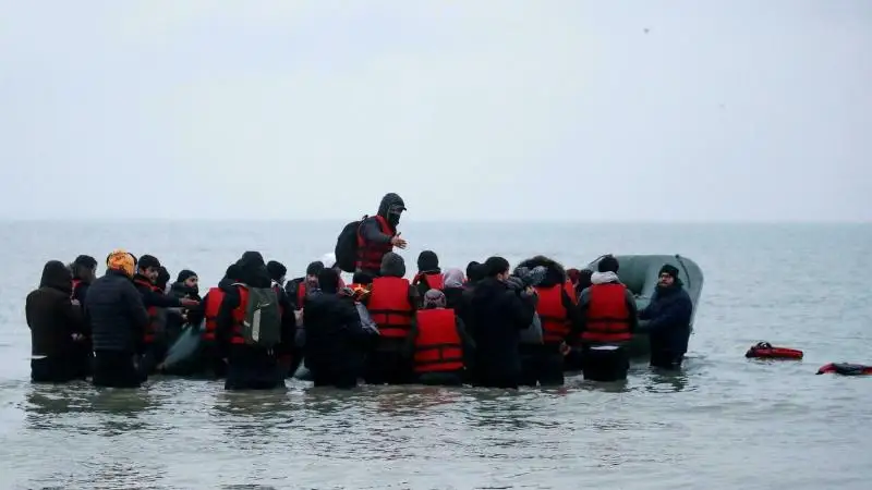 一偷渡船在法国北部海域沉没31人死亡