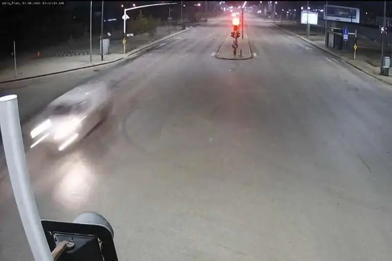 Elordada polıtsııa mas júrgizýshini kóligine oq atyp toqtatty