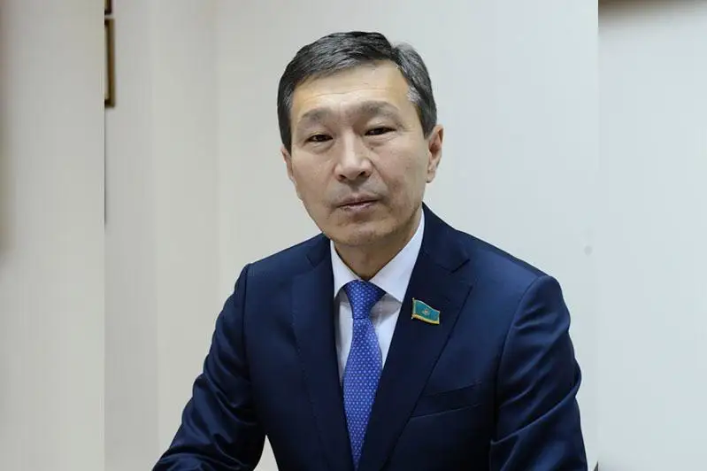 努尔兰·阿布德洛夫被任命为参议院议员