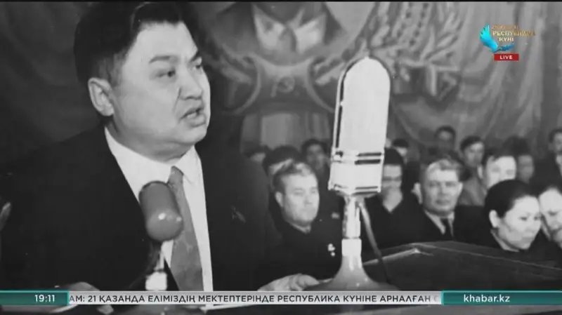 جۇمابەك تاشەنوۆ قىتايلىقتارعا: جولداستار، ءبىز سىزدەرىڭ مەرەيتويلارىڭىزعا كەلدىك،  ەمتيحان تاپسىرۋعا كەلگەن جوقپىز