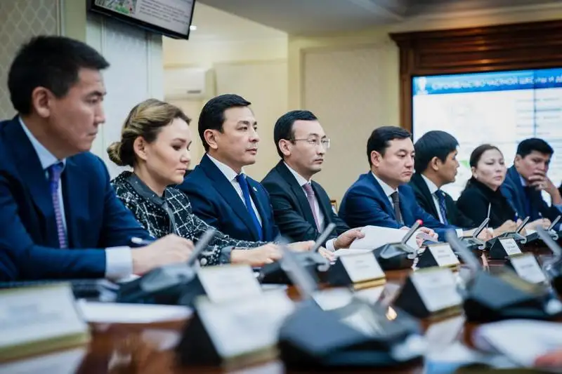 努尔苏丹市长召开会议讨论首都投资项目