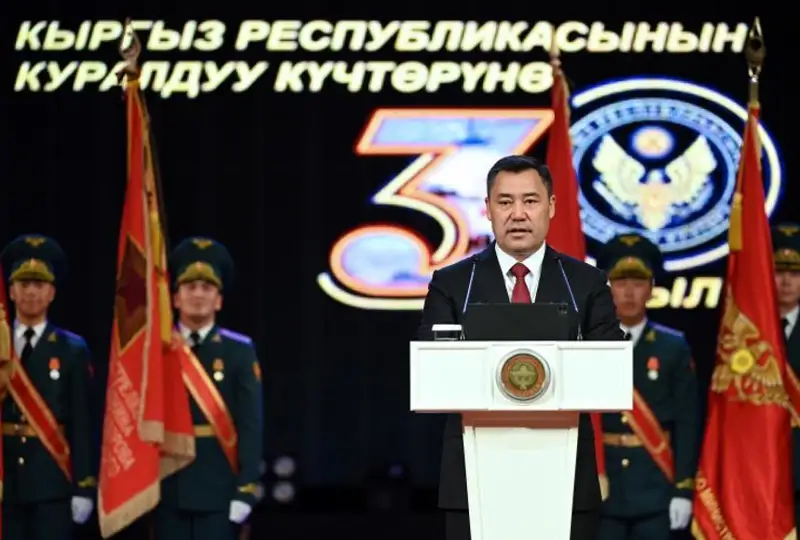 吉尔吉斯总统表示将着力提升国防能力