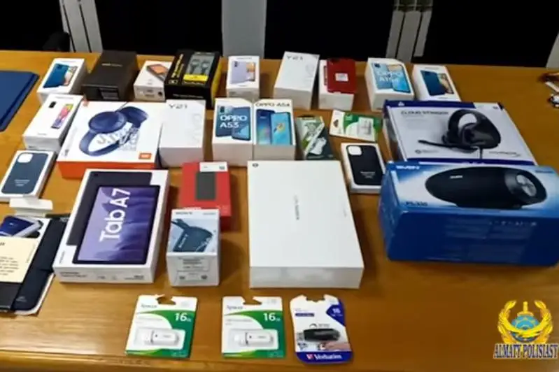 22-летнего парня, обокравшего магазин техники, задержали в Алматы