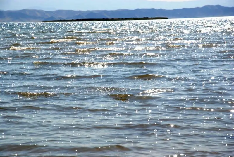 Ўзбекистон Айдаркўл атрофида янги туристик зона барпо этади