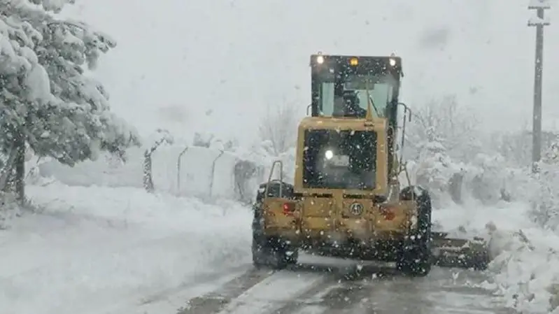 Туркияда қор ёғиши йўлларни тўсиб қўйди