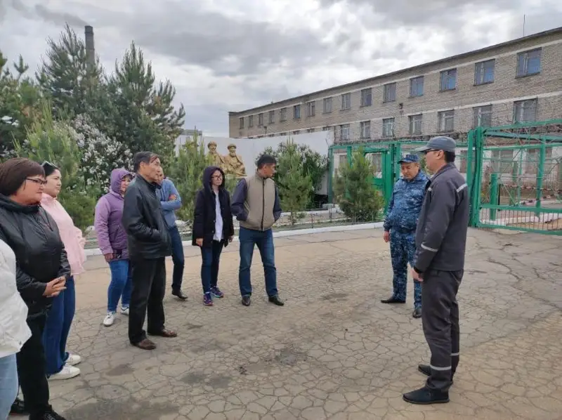 اقمولا وبلىسىندا مەملەكەتتىك سەكتور قىزمەتكەرلەرى تۇرمە ارالادى