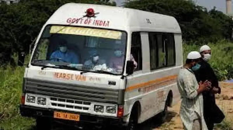 Ҳиндистон шимолида автобуснинг жарга қулаши оқибатида 10 киши ҳалок бўлди