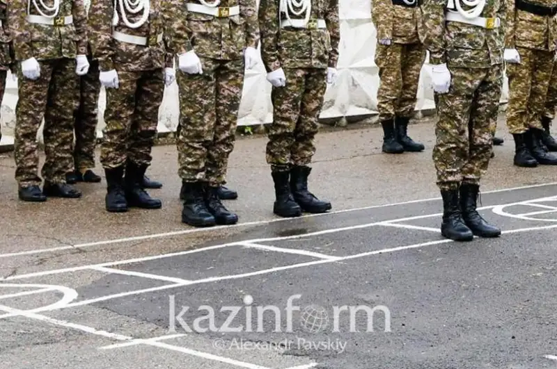استانادا 3 مىڭعا جۋىق ازامات اسكەردەن جالتارىپ ءجۇر