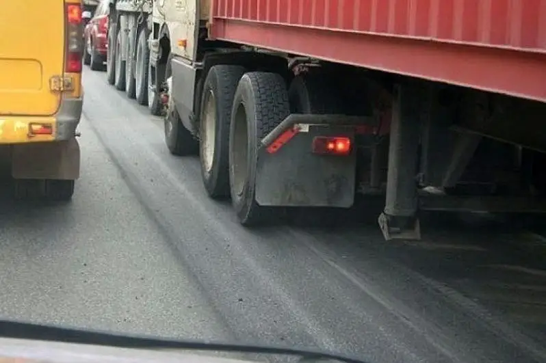 Қозоғистон йўлларида оғир транспорт воситаларига вақтинчалик чекловлар жорий этилди