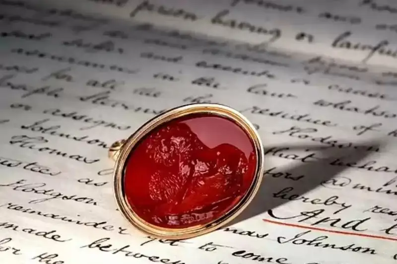 Екатерина II нинг олтин муҳри Буюк Британиядаги ким ошди савдосида қарийб 28 минг долларга сотилди