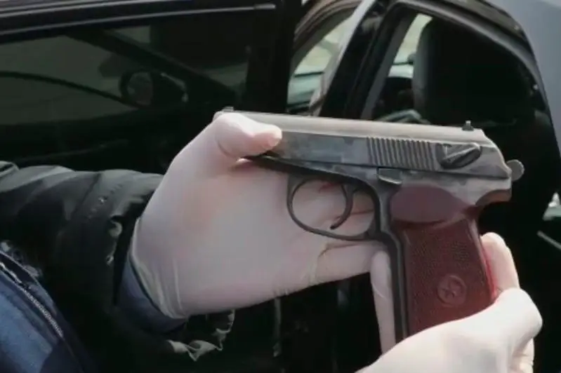 Автомобиль без госномеров и с оружием задержали в Нур-Султане