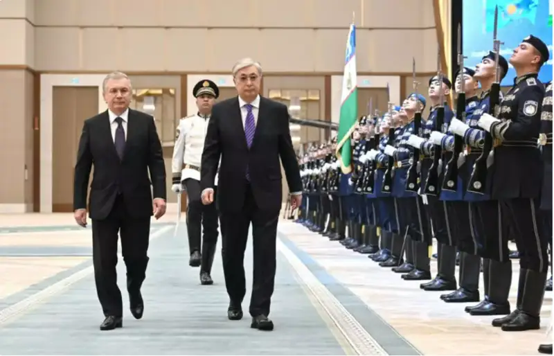 جۋرناليست پرەزيدەنتتىڭ تۋفليى قاي ەلدە وندىرىلگەنىن ايتتى