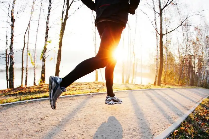 Нур-Султан шаҳрида югуриш ва ташқарида машқ қилишга рухсат берилди