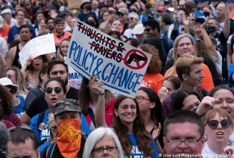 АҚШда 50 минг одам қурол назоратини кучайтиришни талаб қилиб намойишга чиқди