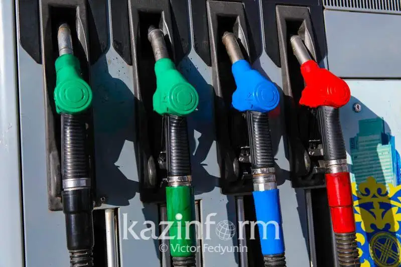 Қозоғистонда газ, бензин ва дизельнинг 180 кунгача муайян нархи белгиланди