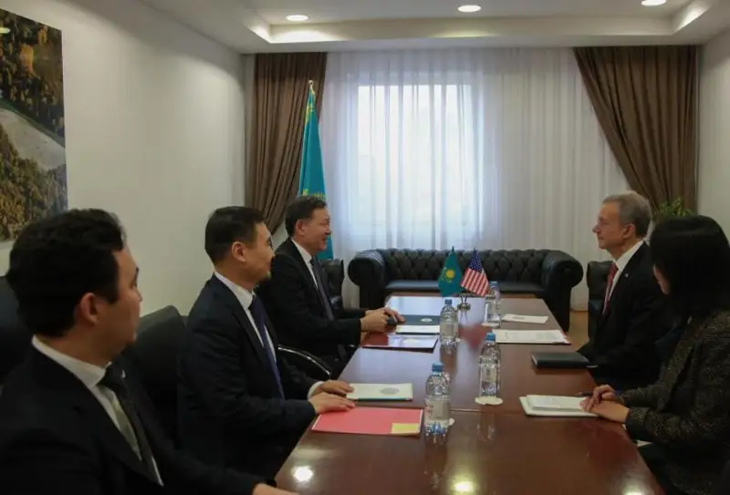 外交部第一副部长会见新任美国大使