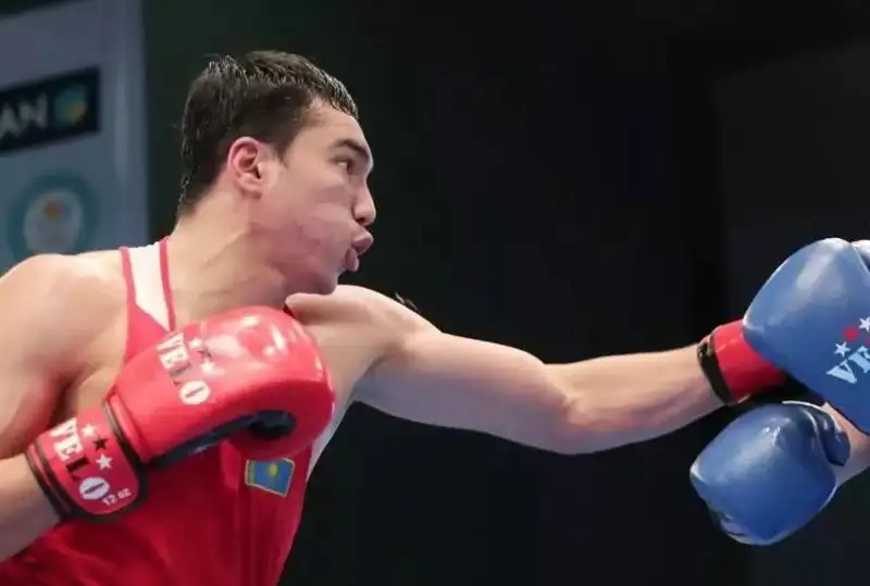 Бокс бўйича ЖЧ: Дулат Бекбауов чорак финалга чиқди