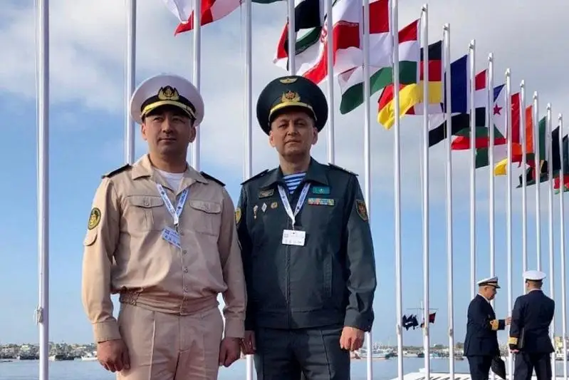 哈萨克斯坦海军代表团访问巴基斯坦