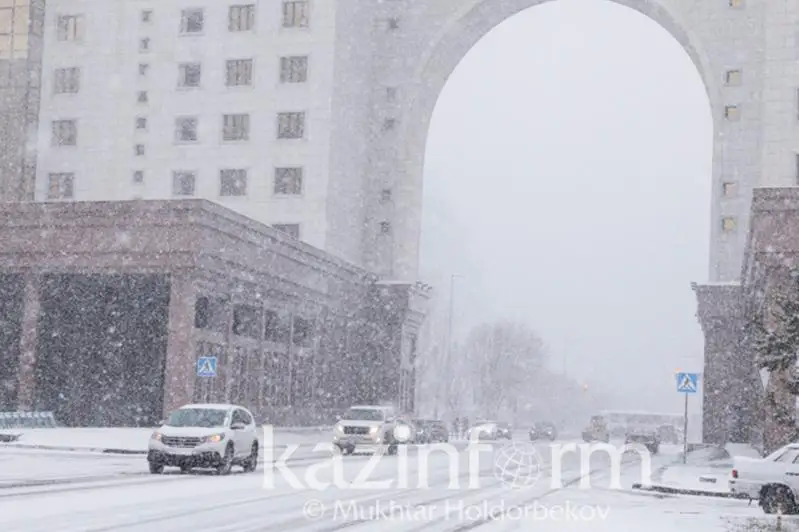 首都努尔苏丹迎来入冬首场大雪