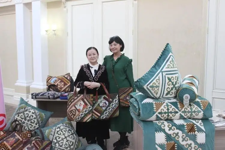 ماڭعىستاۋلىق تىگىنشىنىڭ ۇلتتىق ناقىشتاعى كيىمدەرى شەتەلدە دە سۇرانىسقا يە