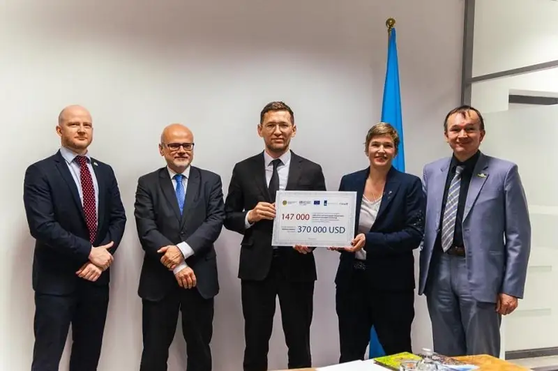 ЖССТ Қозоғистонга 370 000 долларлик антигенларни аниқловчи тезкор тестларини етказиб берди