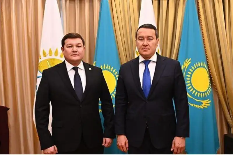 «Nur Otan» partııasynyń atqarýshy hatshysy Ashat Oralov Úkimet basshysymen kezdesti