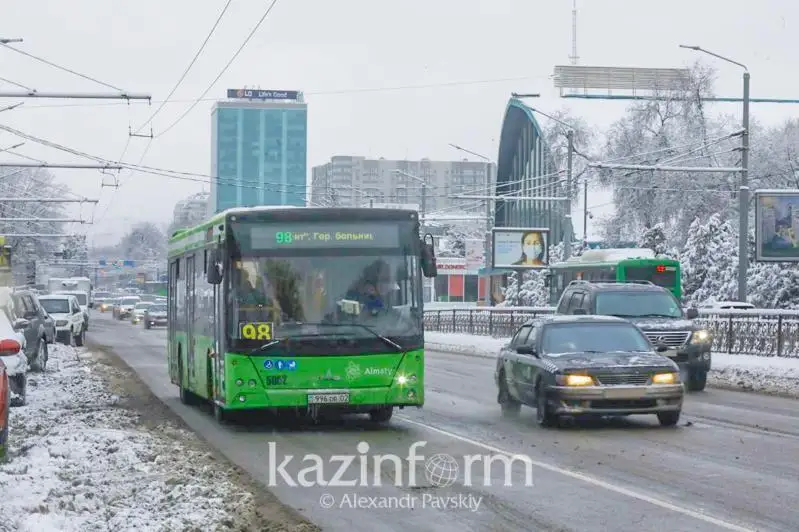 Как будут работать автобусы и метро на выходных в Алматы